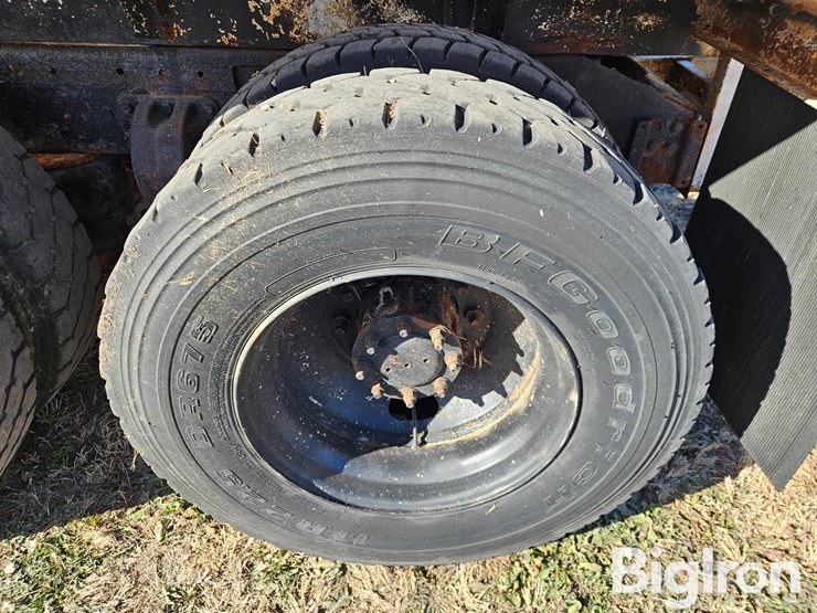 peterbilt-378-image-19