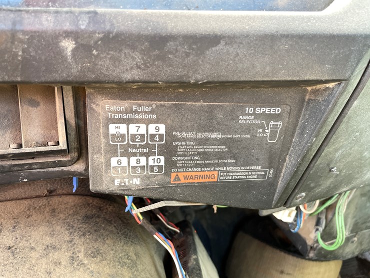 #1108-•-1996-international-cab-and-chassis-(has-mn-title)-image-25