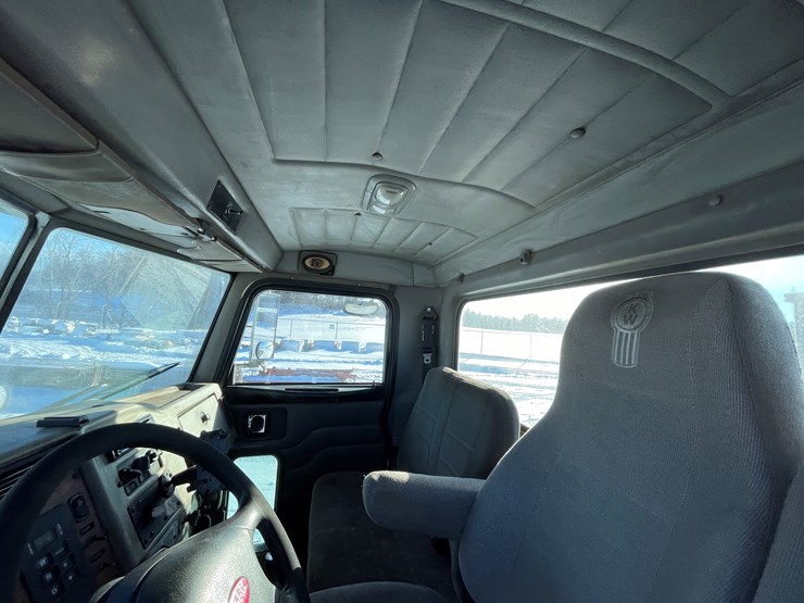 #1160-•-2008-peterbilt-pb335-hook-truck-(has-mn-title)-image-31