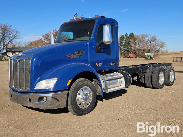 peterbilt-579-image-1