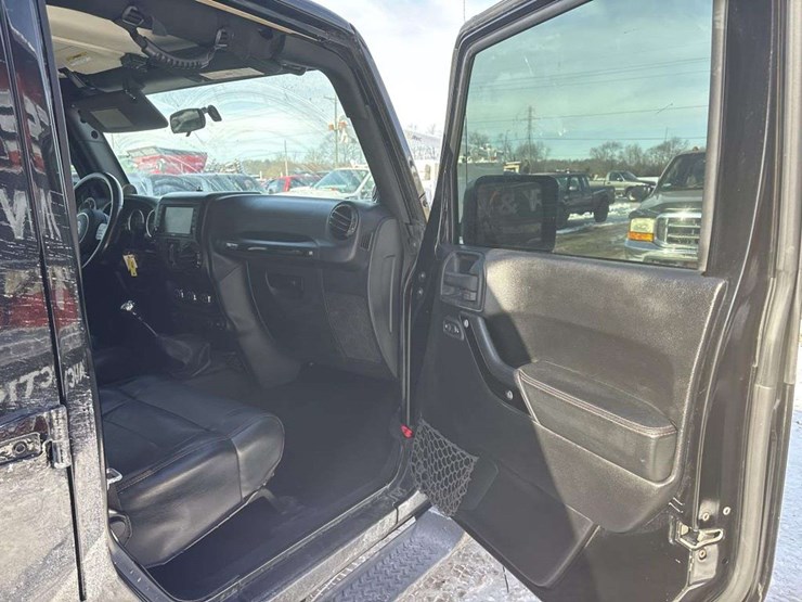 2012-jeep-wrangler-image-19