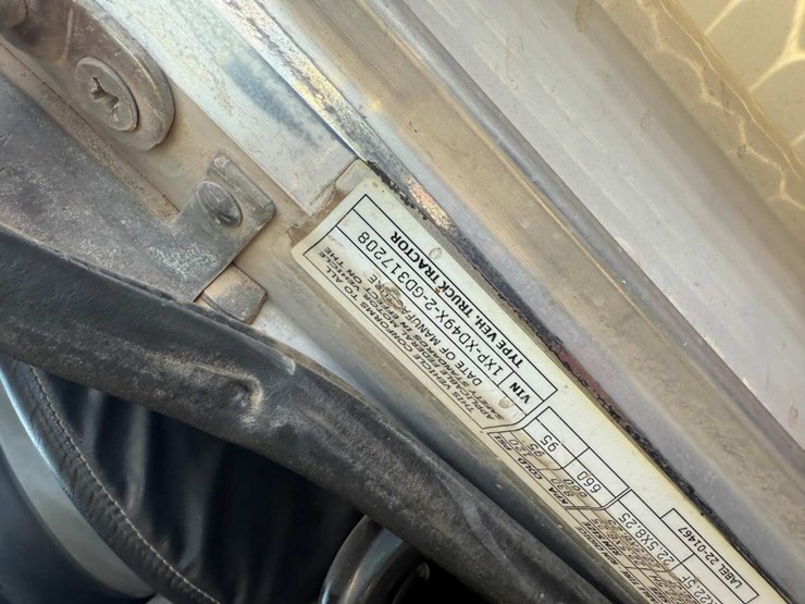 2016-peterbilt-389-image-6