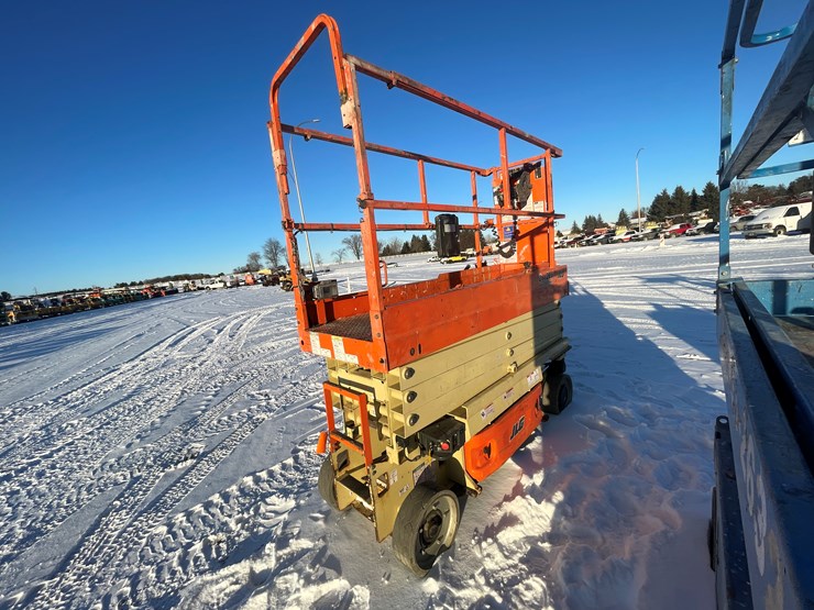 #1005-•-jlg-2632-scissor-lift-image-1