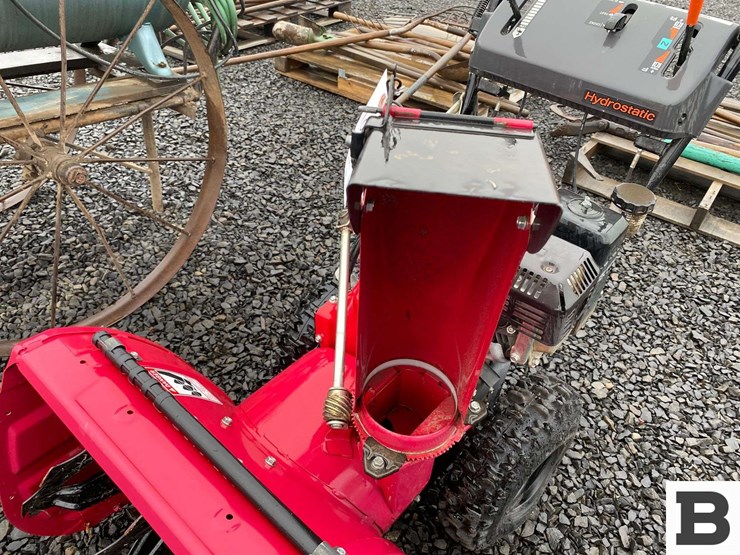 honda-hs724-walk-behind-snowblower-image-9