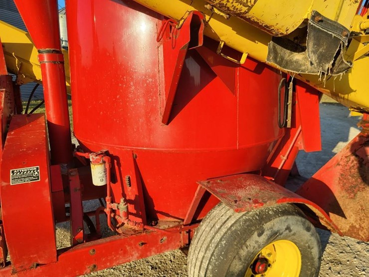 new-holland-358-image-34