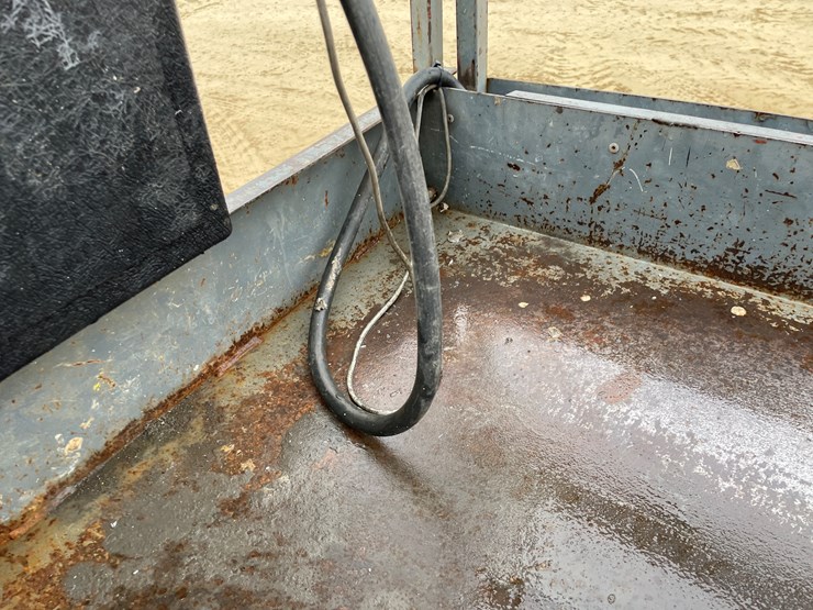 #301-•-terex-scissor-lift-image-31