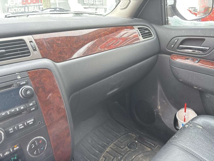 2013-chevrolet-tahoe-image-22