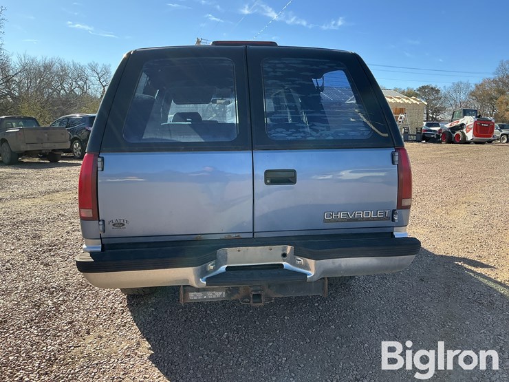 chevrolet-suburban-1500-image-6