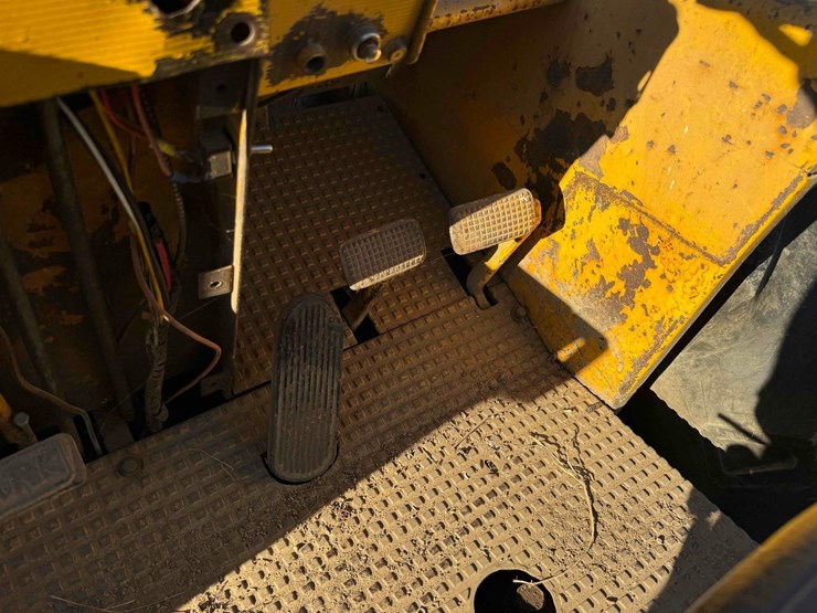 massey-ferguson-2500-image-23