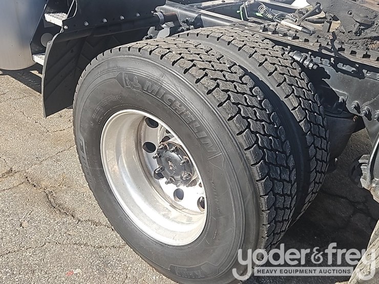 2018-freightliner-cascadia-image-9