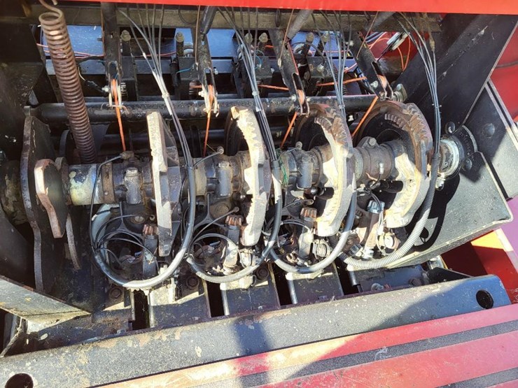 new-holland-590-image-54