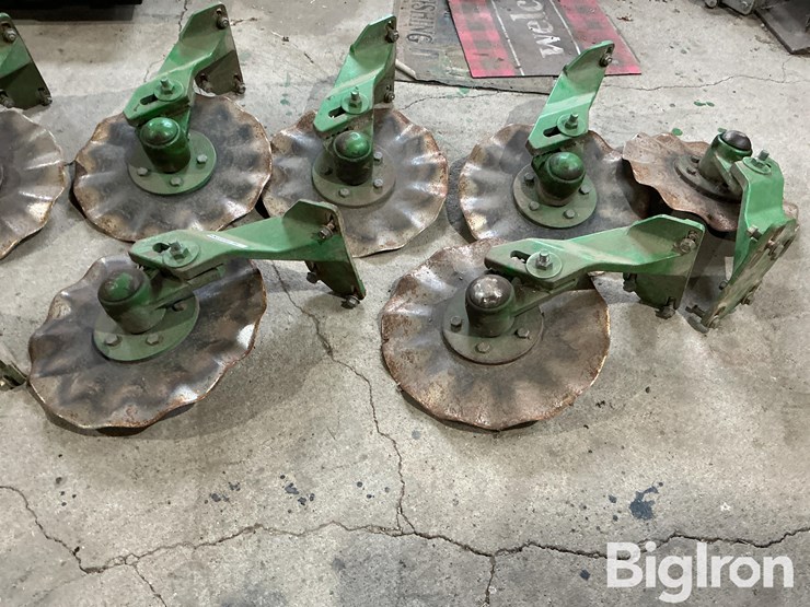 john-deere-row-openers-image-17