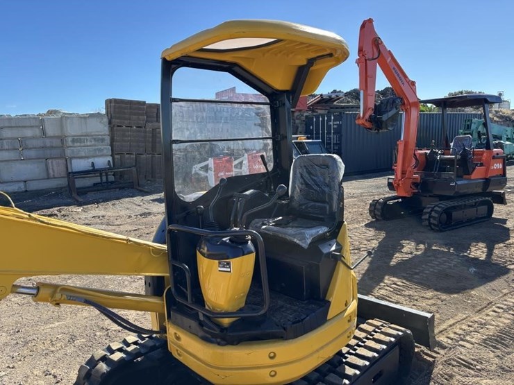 komatsu-pc12uu-2-image-17