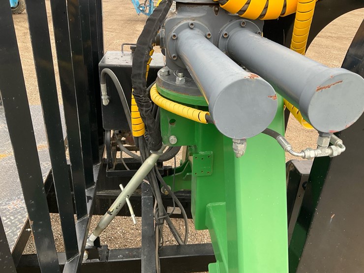 #2150-•-2017-roadster-trailer-with-a-farma-c6,-3-g2-loader-image-12