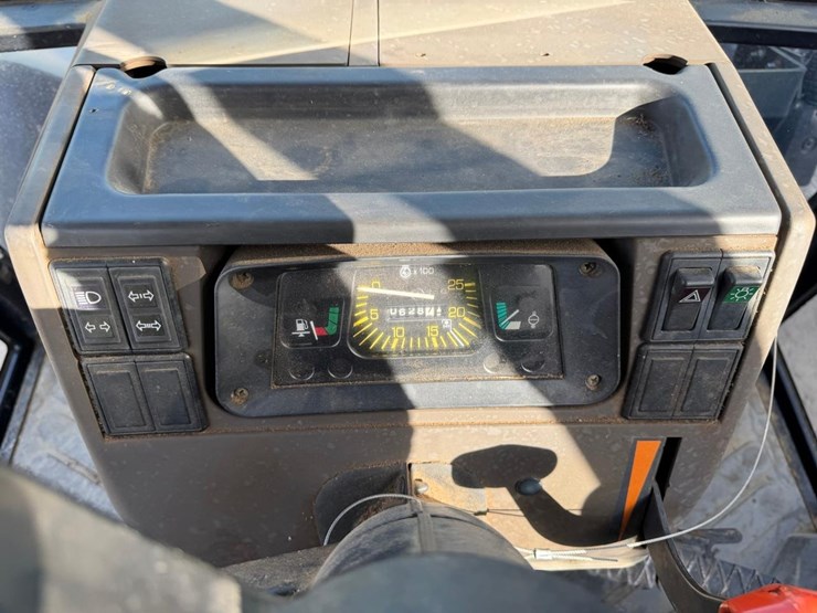 new-holland-3930-image-23