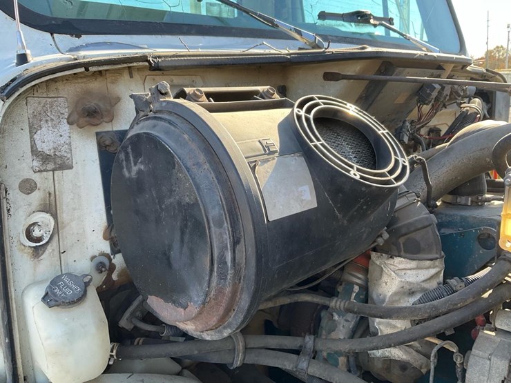 2001-international-4900-image-93