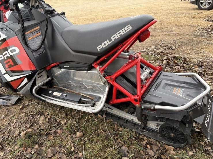 polaris-rush-pro-r-600-snowmobile-image-10