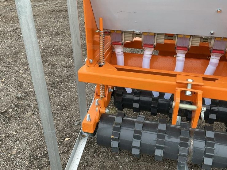 caterpillar-12-image-13