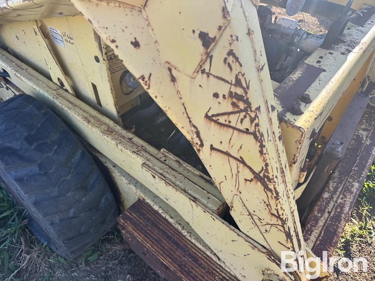 new-holland-l35-image-17