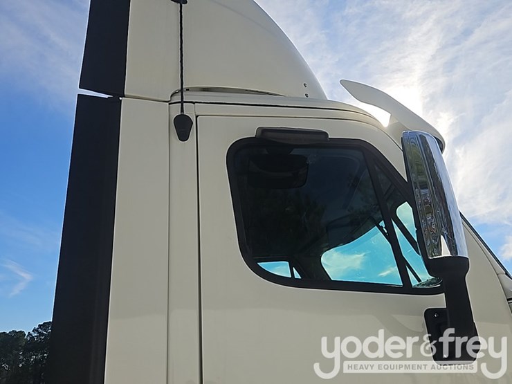 2018-freightliner-cascadia-image-40