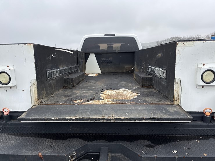 ford-f350-xl-image-15