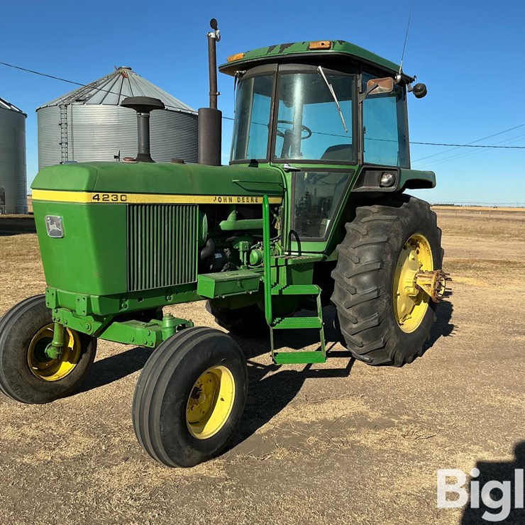 JOHN DEERE 4230