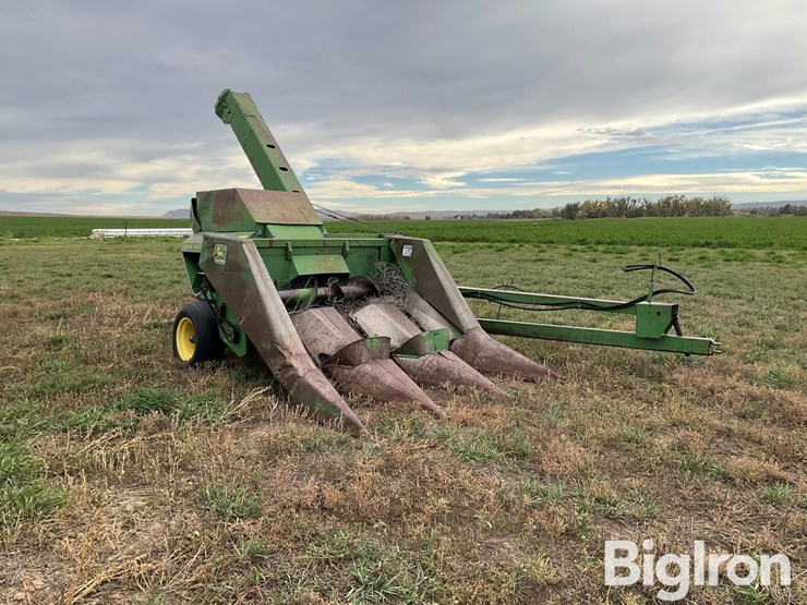 john-deere-300-image-3