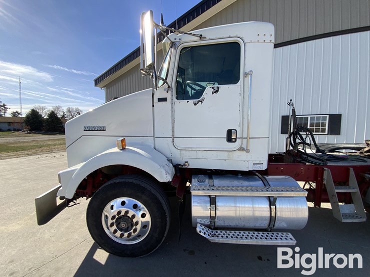 2005-kenworth-t800b-image-11