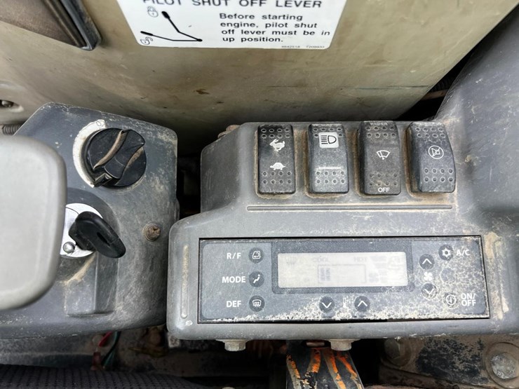 2010-john-deere-60d-image-31