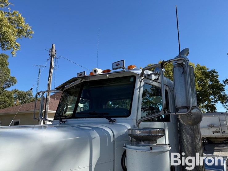 2008-peterbilt-388-image-17