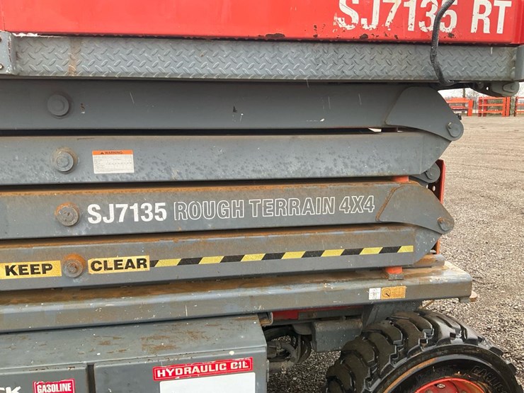 skyjack-sj7135rt-image-41