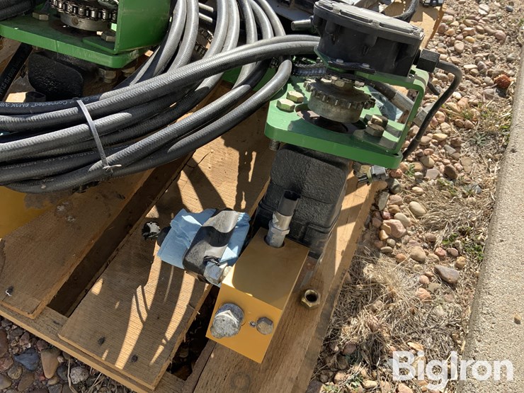 john-deere-16-image-12