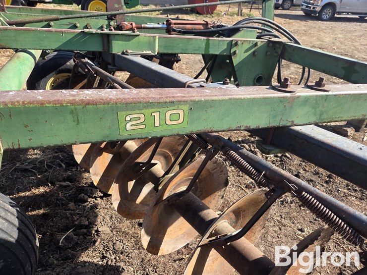 john-deere-210-image-18