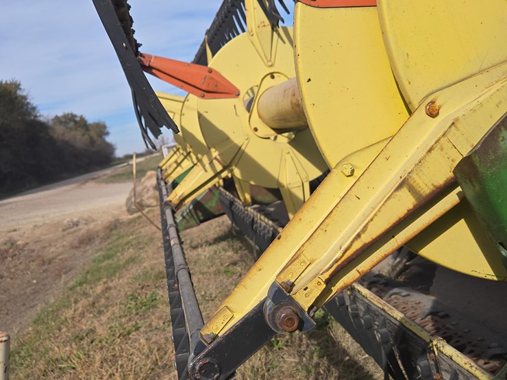 john-deere-216-image-11