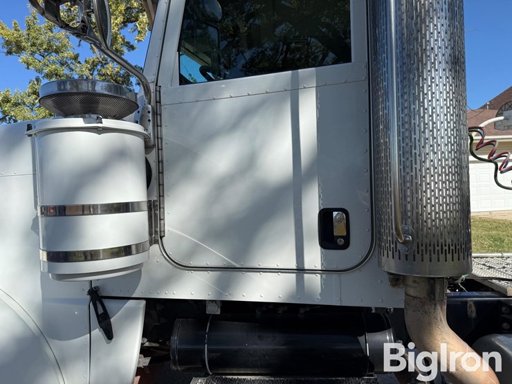 2008-peterbilt-388-image-10
