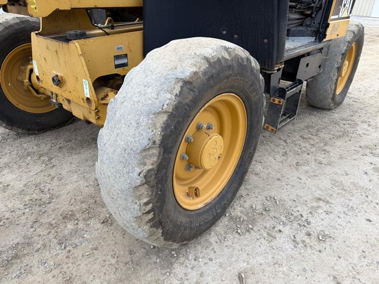 caterpillar-th350b-image-11