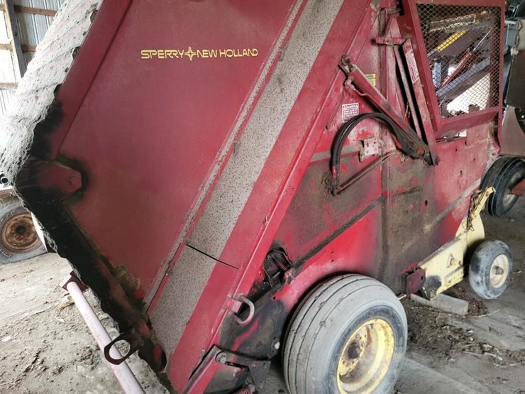 new-holland-851-image-4