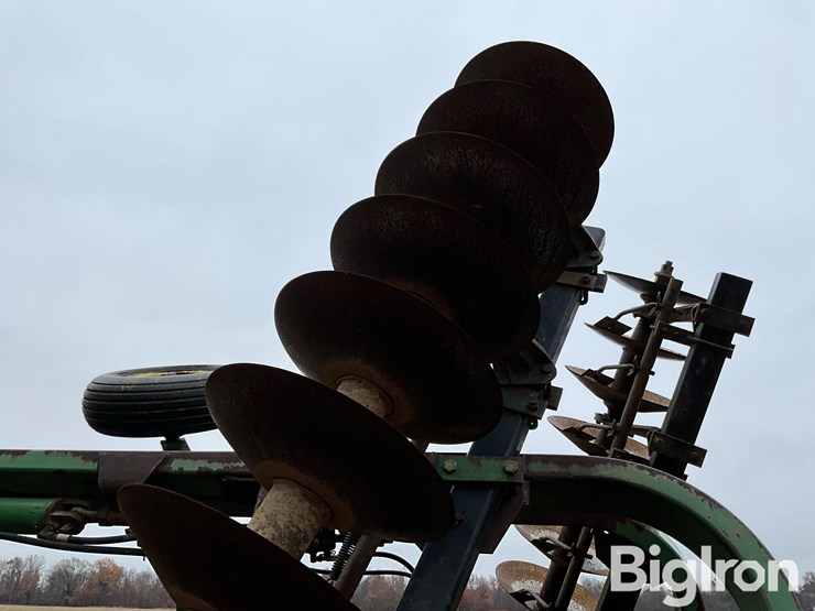 john-deere-230-image-19