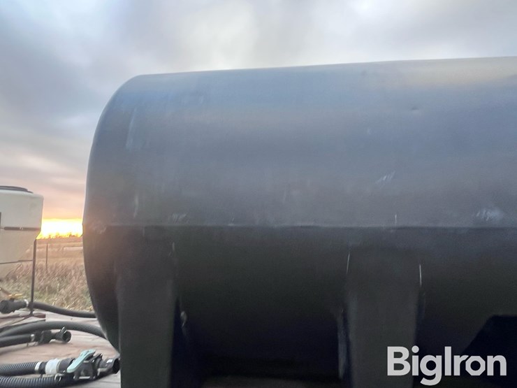 2015-titan-trailer-image-16