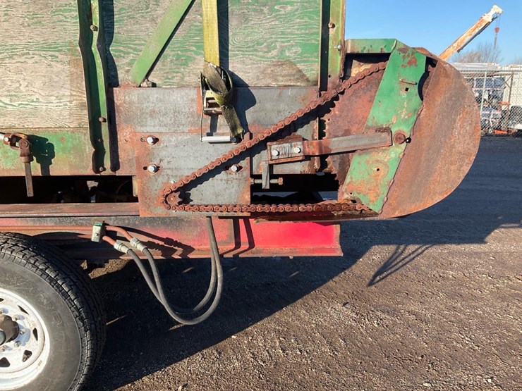 #2300-•-sawdust-trailer-image-24