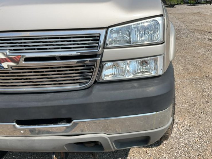 2005-chevrolet-silverado-2500hd-image-11