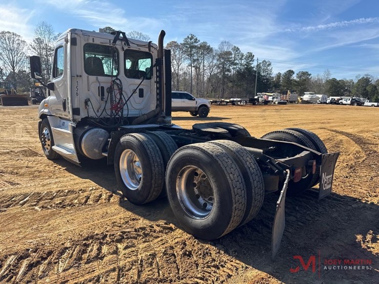 2014-freightliner-cascadia-evolution-day-cab-truck-tractor-image-3