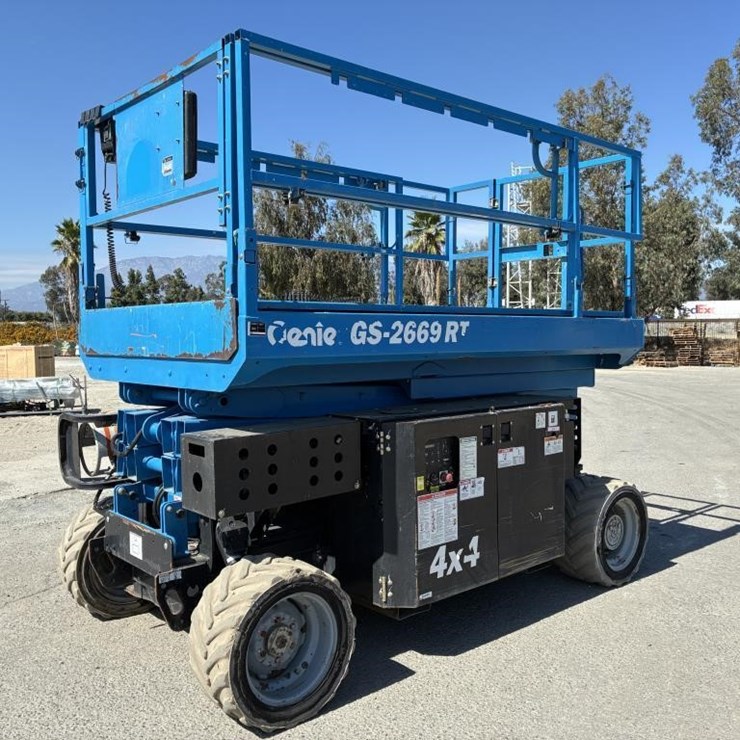 2014 GENIE GS2669RT
