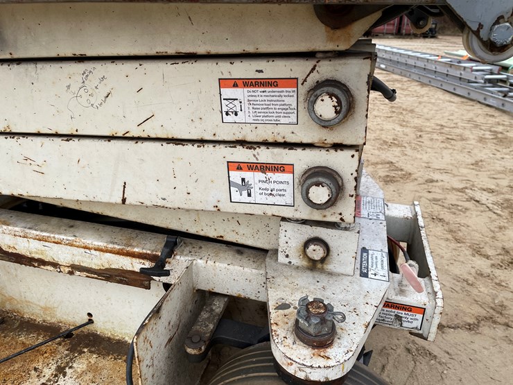 #301-•-terex-scissor-lift-image-20