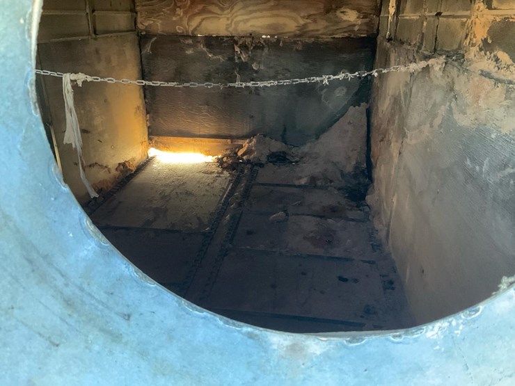 #2300-•-sawdust-trailer-image-44