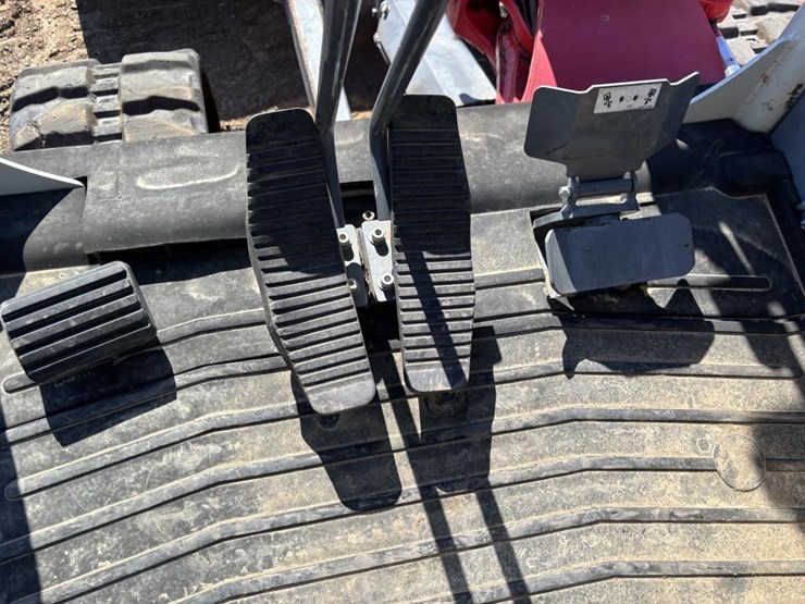 takeuchi-tb240-image-38