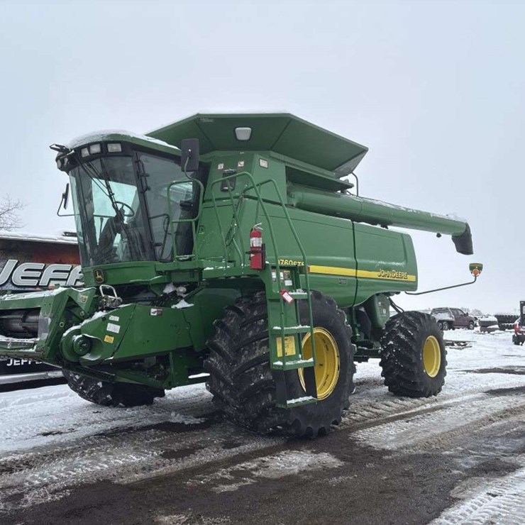 2005 John Deere 9760 Combine