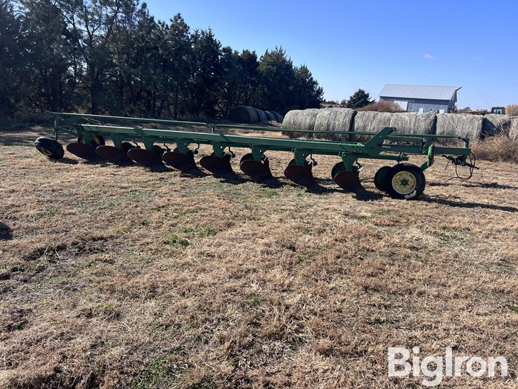 john-deere-8-image-4