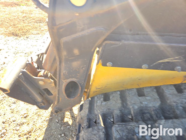 new-holland-c227-image-11