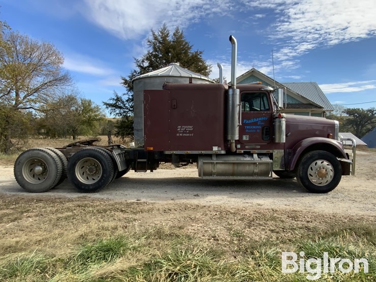 1996-freightliner-fld120-image-4